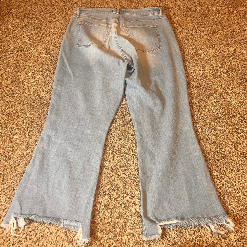 LOFT The Curvy Kick Crop Jeans Light Wash Frayed Hem Size 10 - Picture 7 of 7